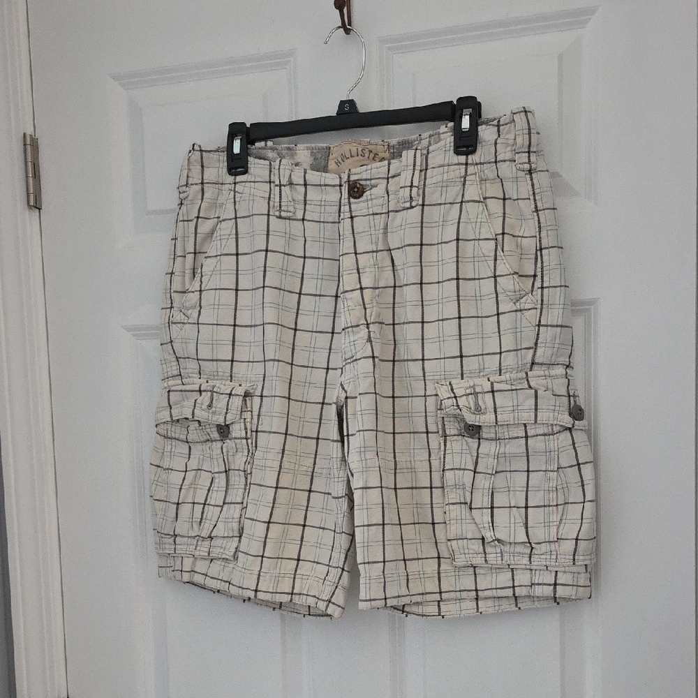 Hollister Men's Beige Checkered Cargo Shorts Size 32